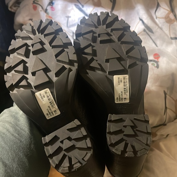 SCHUTZ original Woman’s “ZARA” black leather boot,with
Box & dust bag NEW - Picture 12 of 15